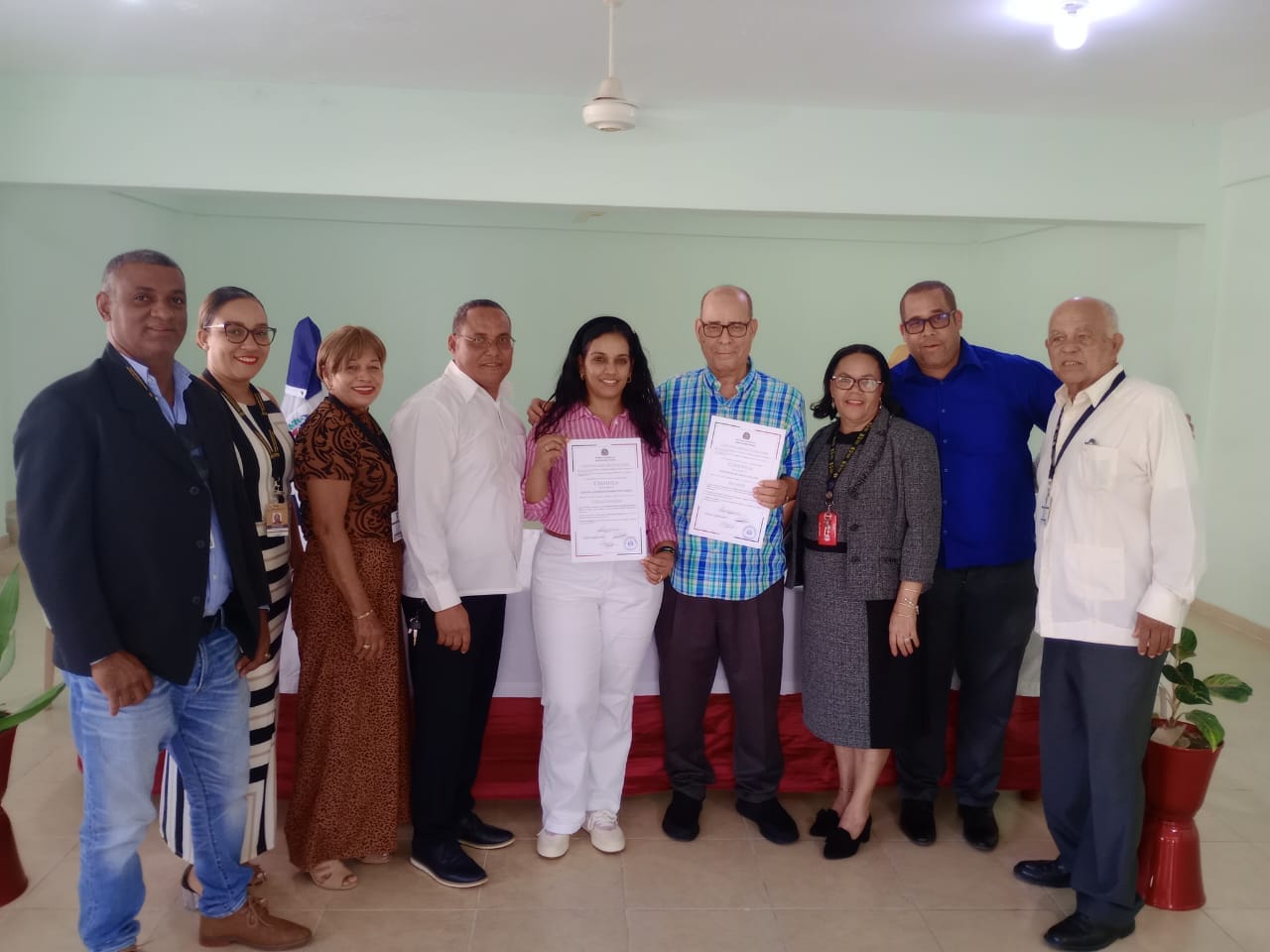 Alcalde Ynocencio de Jesús Calcaño (Chavan) recibe de la Junta Central Electoral el certificado por ser el ganador de la elecciones del 18 febrero 2024.